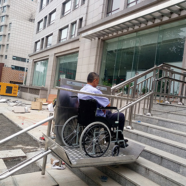 斜挂式平台 残疾人家庭改造供应启运楼梯升降机 斜挂式无障碍电梯 楼道电梯 QYXJL